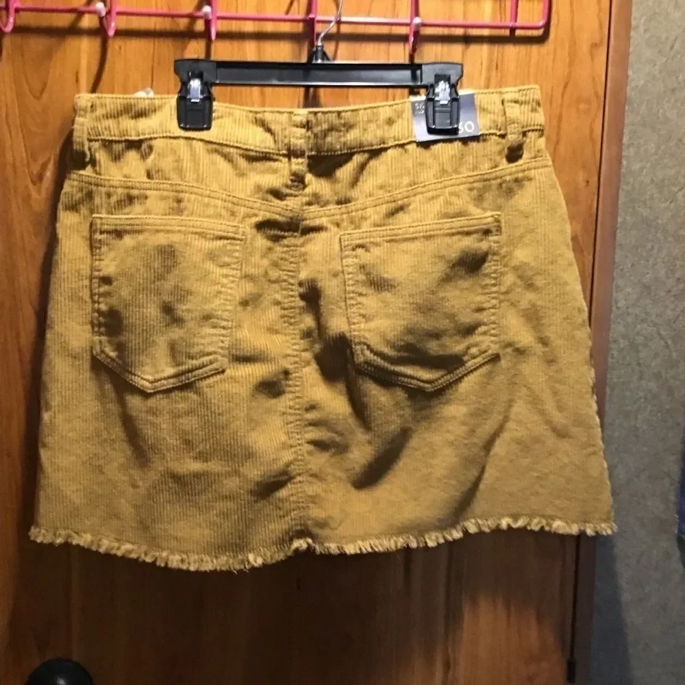 NWT Indigo Rein Brand Camel Corduroy Skirt.  13